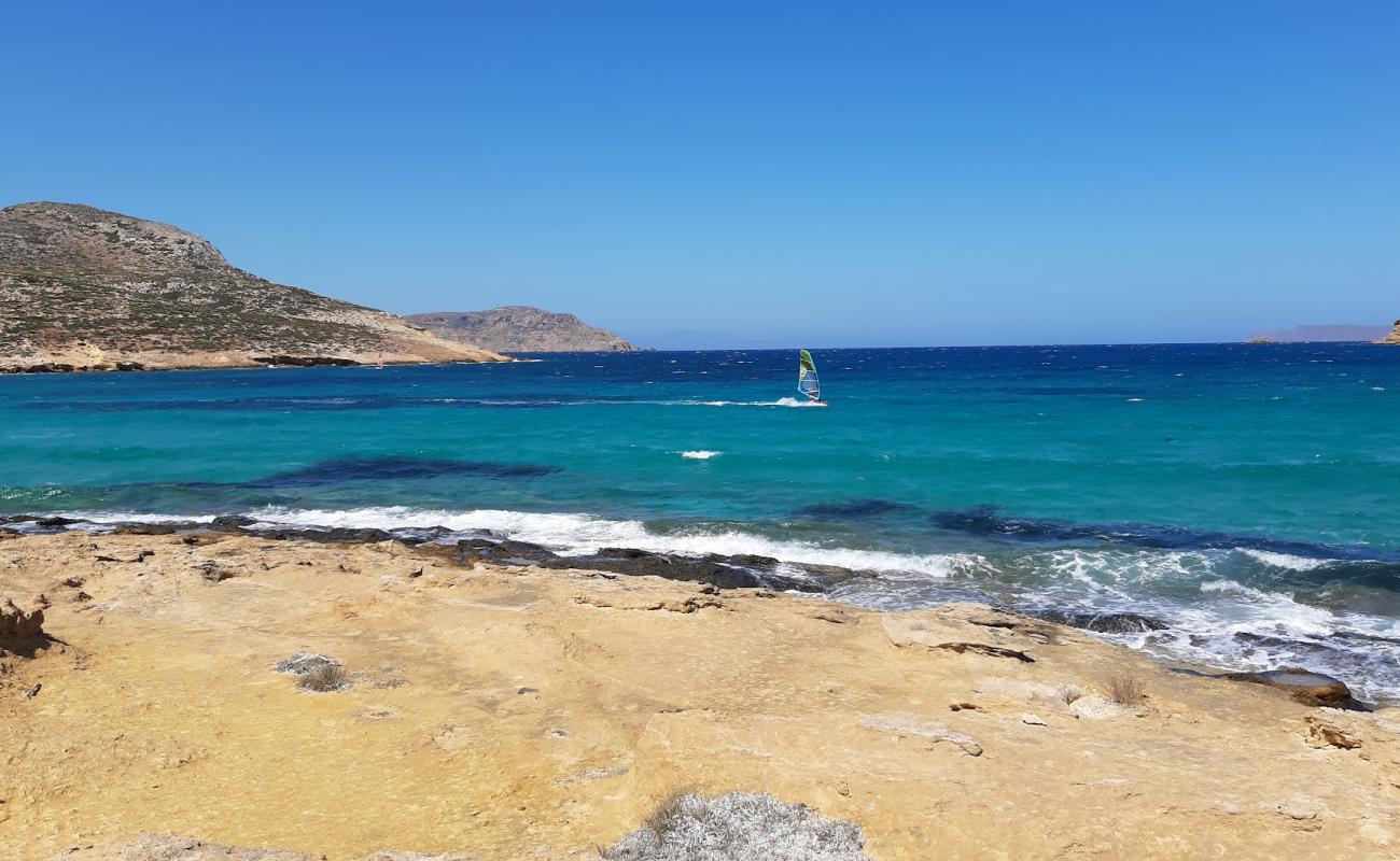 Photo de Tenda Beach avec terrain rocheux de surface