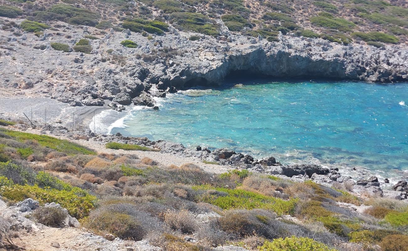 Photo de Legamenis Beach avec petits galets gris de surface