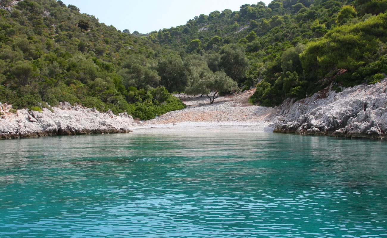 Photo de Kokkalias Beach avec galets beige de surface
