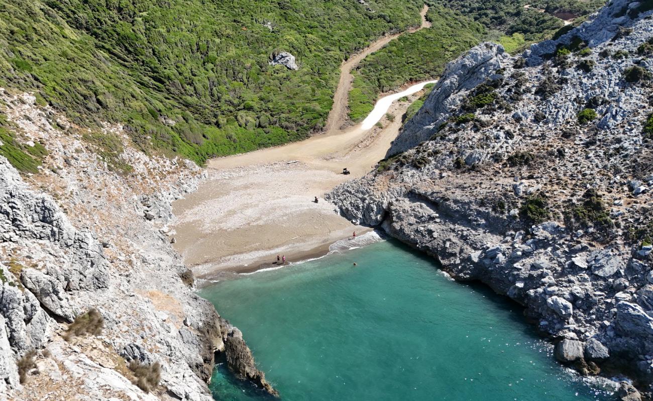 Photo de Paralia Lechouni avec sable beige & galets de surface