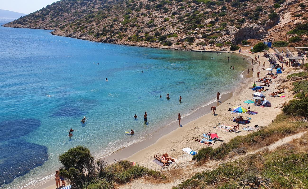Photo de Maltezi Beach avec sable beige de surface