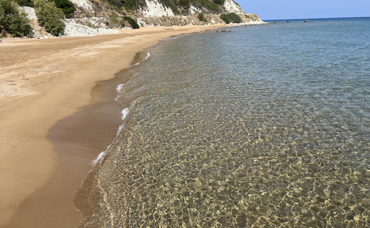 Photo de Arvanitiko Beach avec sable beige de surface