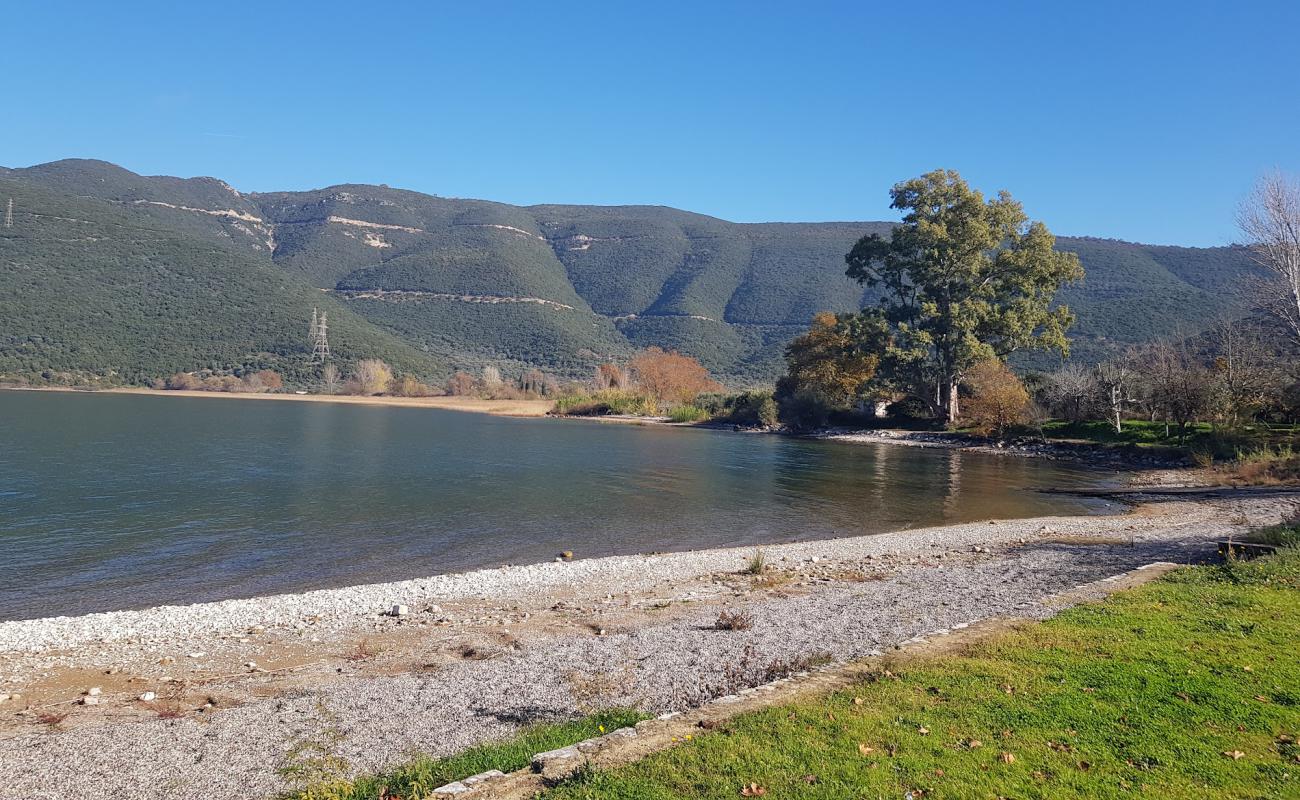 Photo de Sitaralona Beach avec petits galets gris de surface