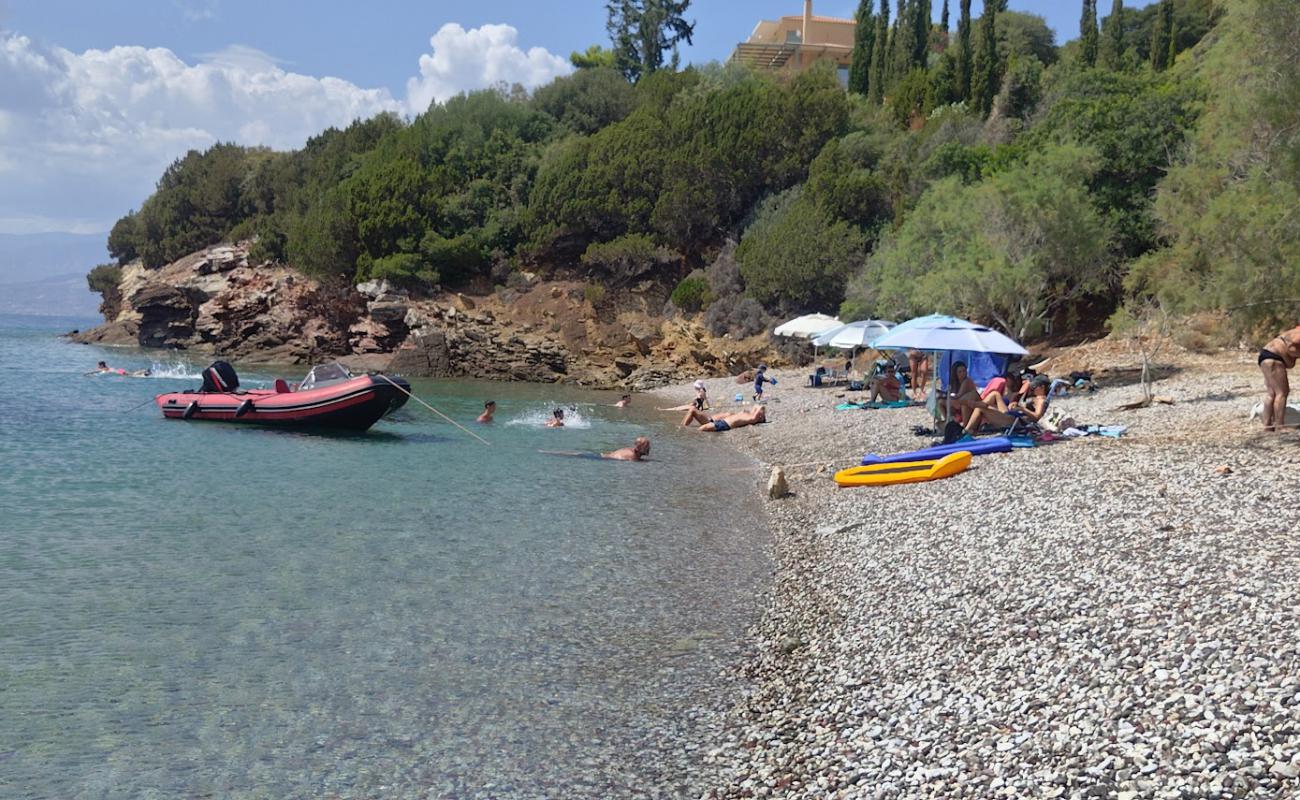 Photo de Beach Aspra Chalikia avec terrain rocheux de surface