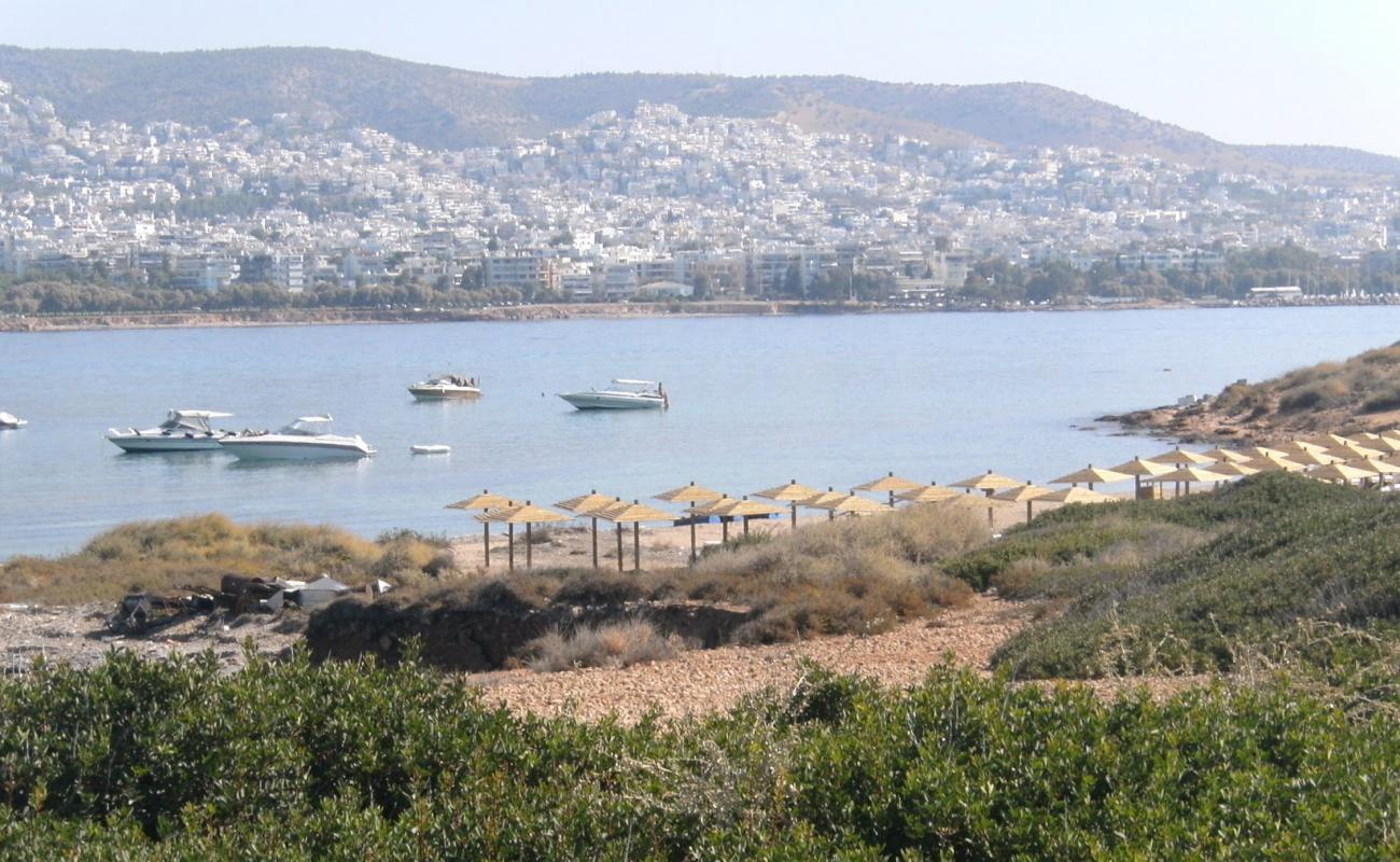 Photo de Ydrousa Beach avec sable beige de surface