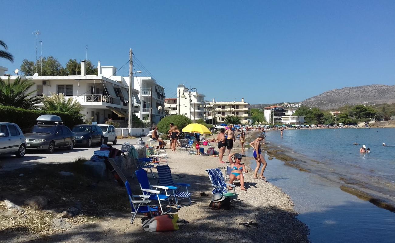 Photo de Porto Rafti Beach avec sable gris & galets de surface