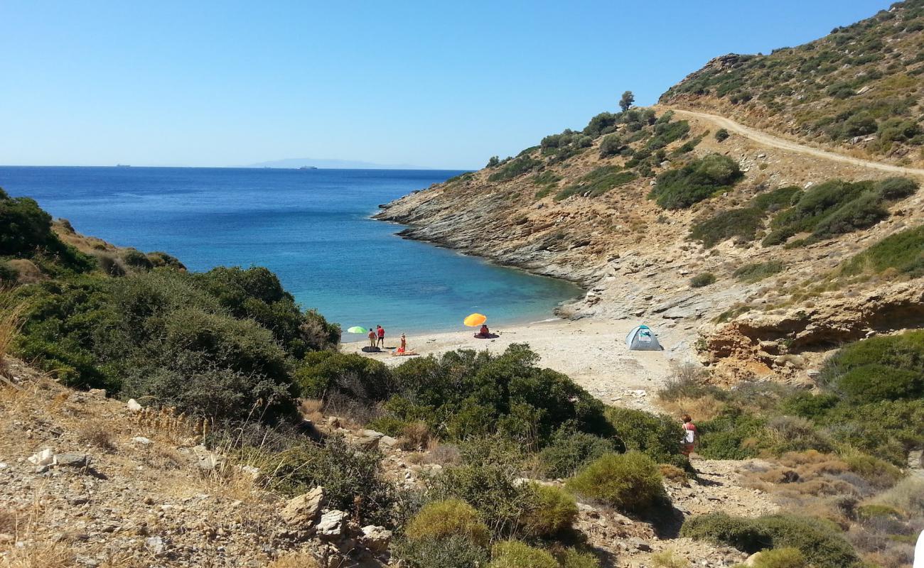 Photo de Avlaki Beach avec sable beige & galets de surface