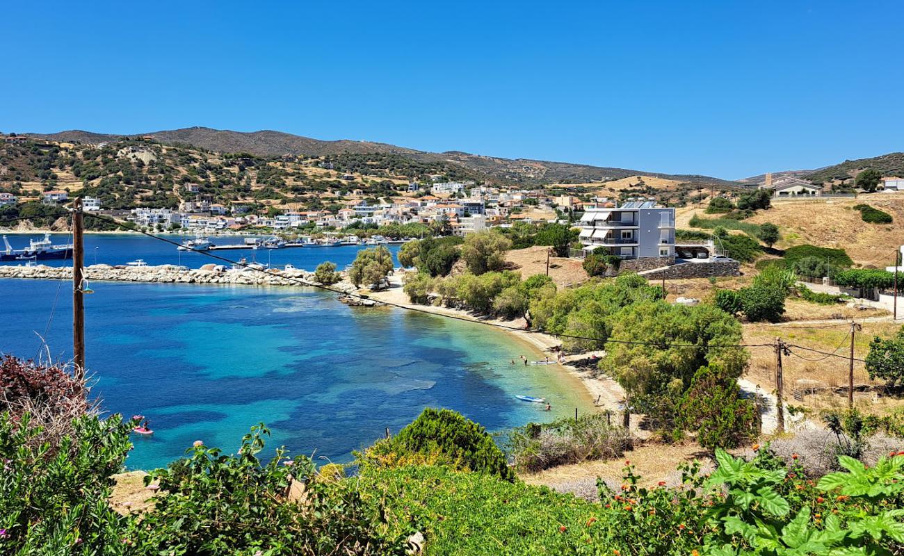 Photo de Agioi Apostoloi Small Beach avec petits galets beige de surface
