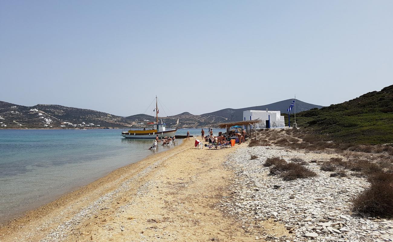 Photo de Despotiko Beach avec sable beige & galets de surface