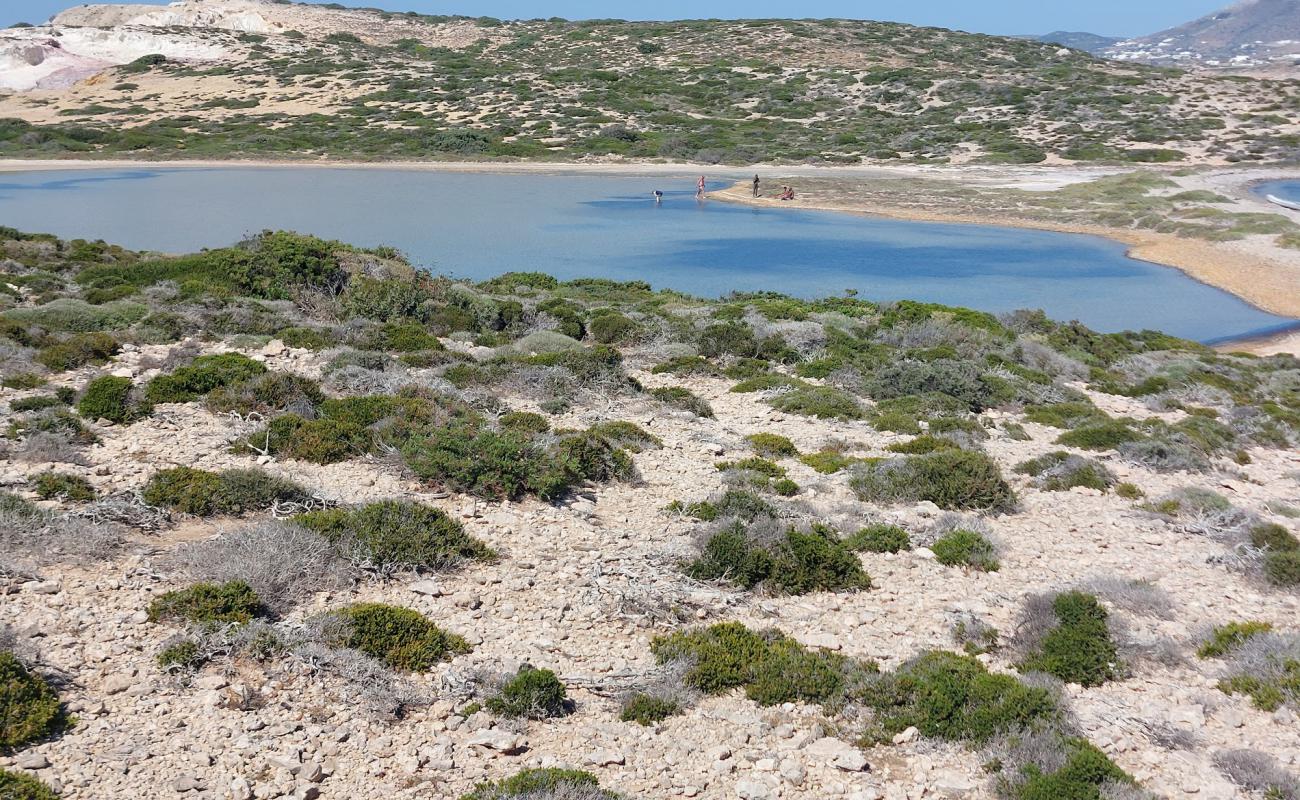 Photo de Kavoura Nudist Beach avec sable beige de surface