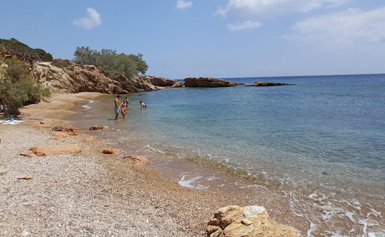 Photo de Paralia Makra Miti avec petits galets beige de surface
