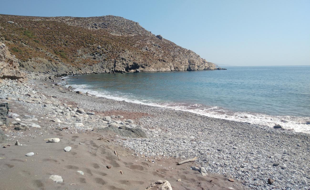 Photo de Saint Peter Beach avec galets gris de surface