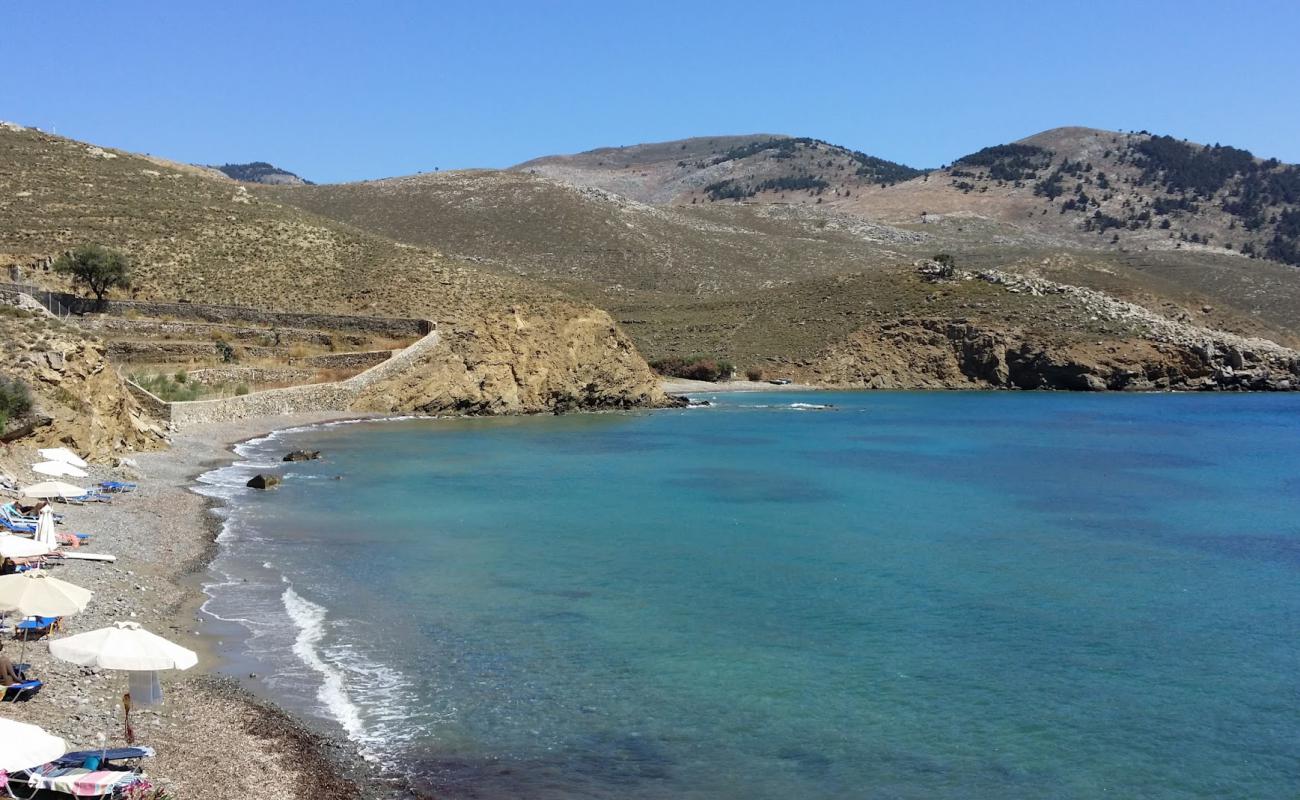 Photo de Toli Beach avec sable gris & galets de surface