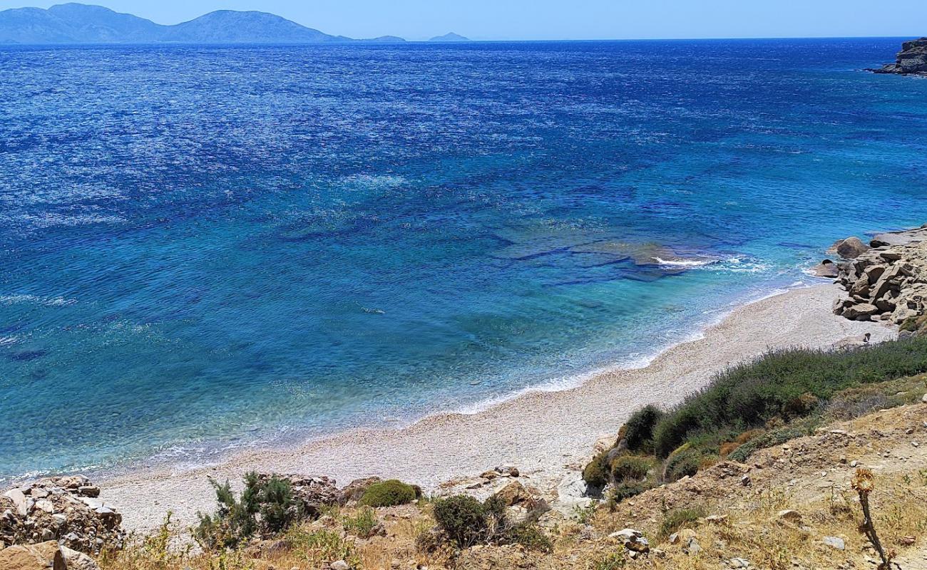 Photo de Kerame Small Beach avec galets gris de surface
