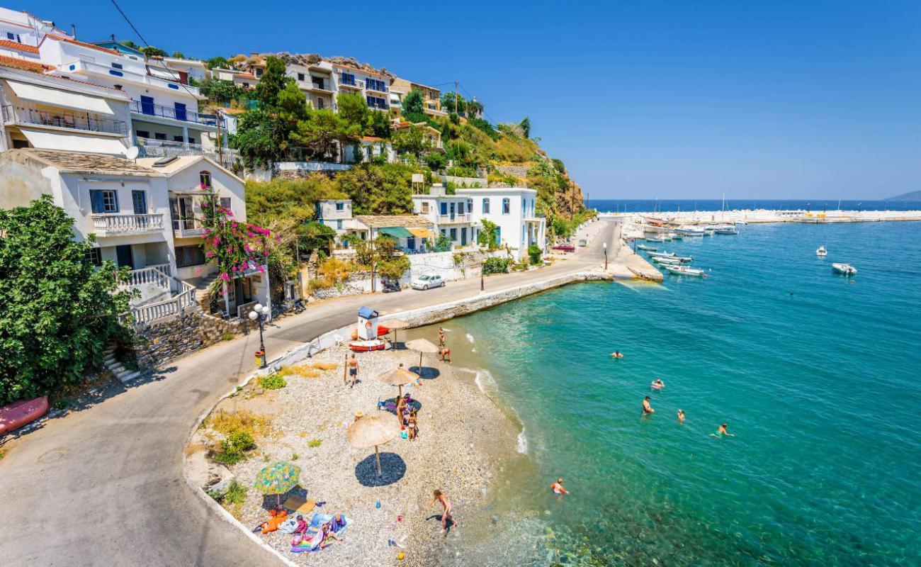 Photo de Evdilos Port avec terrain rocheux de surface