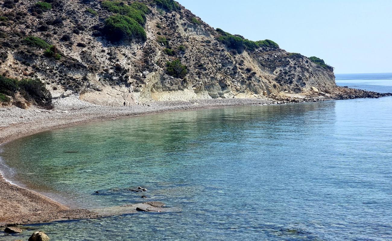 Photo de Paralia Kalikatsou avec galets beige de surface