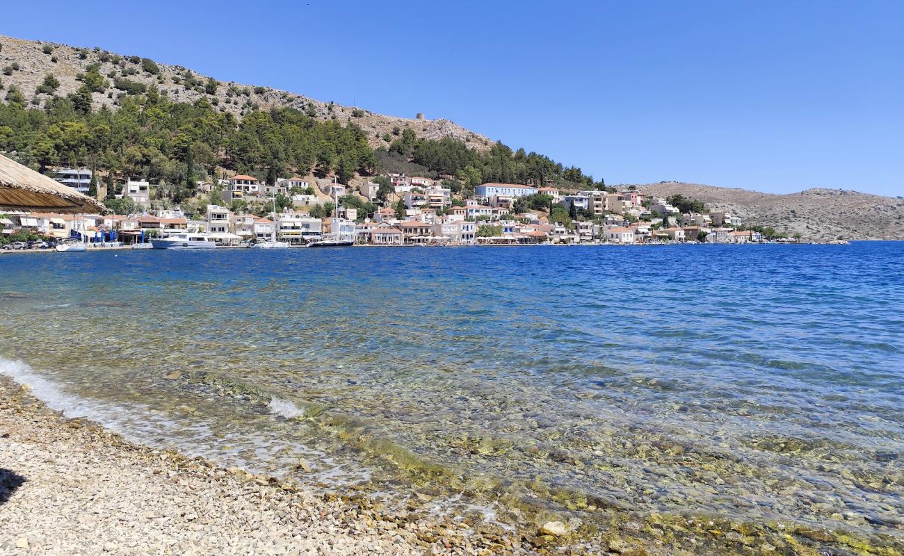 Photo de Paralia Lagkadas avec terrain rocheux de surface