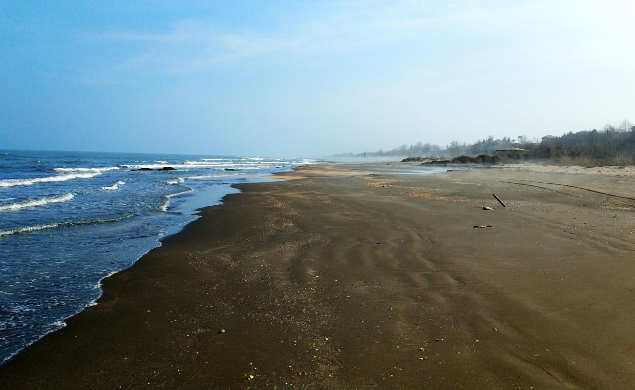 Photo de Nabran Beach avec sable gris de surface