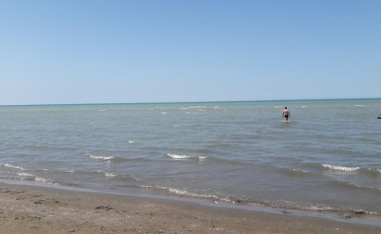 Photo de Novxani Cimerliyi avec sable lumineux de surface