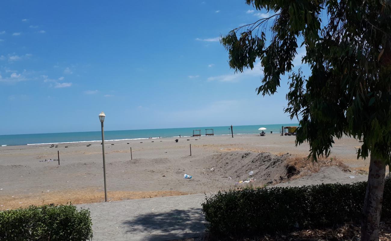 Photo de Safir Omid beach avec sable brun de surface