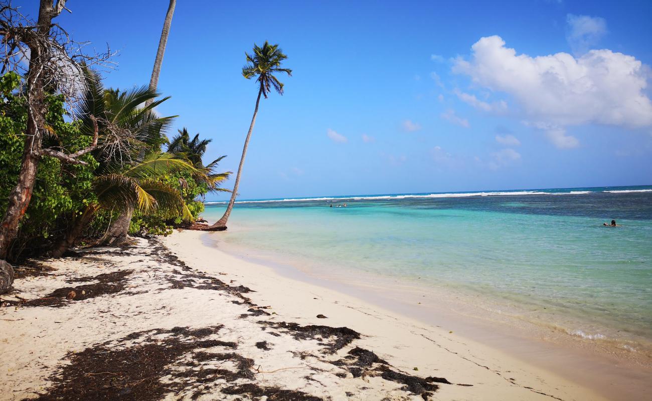 Photo de Plage de Bois Jolan avec sable fin et lumineux de surface