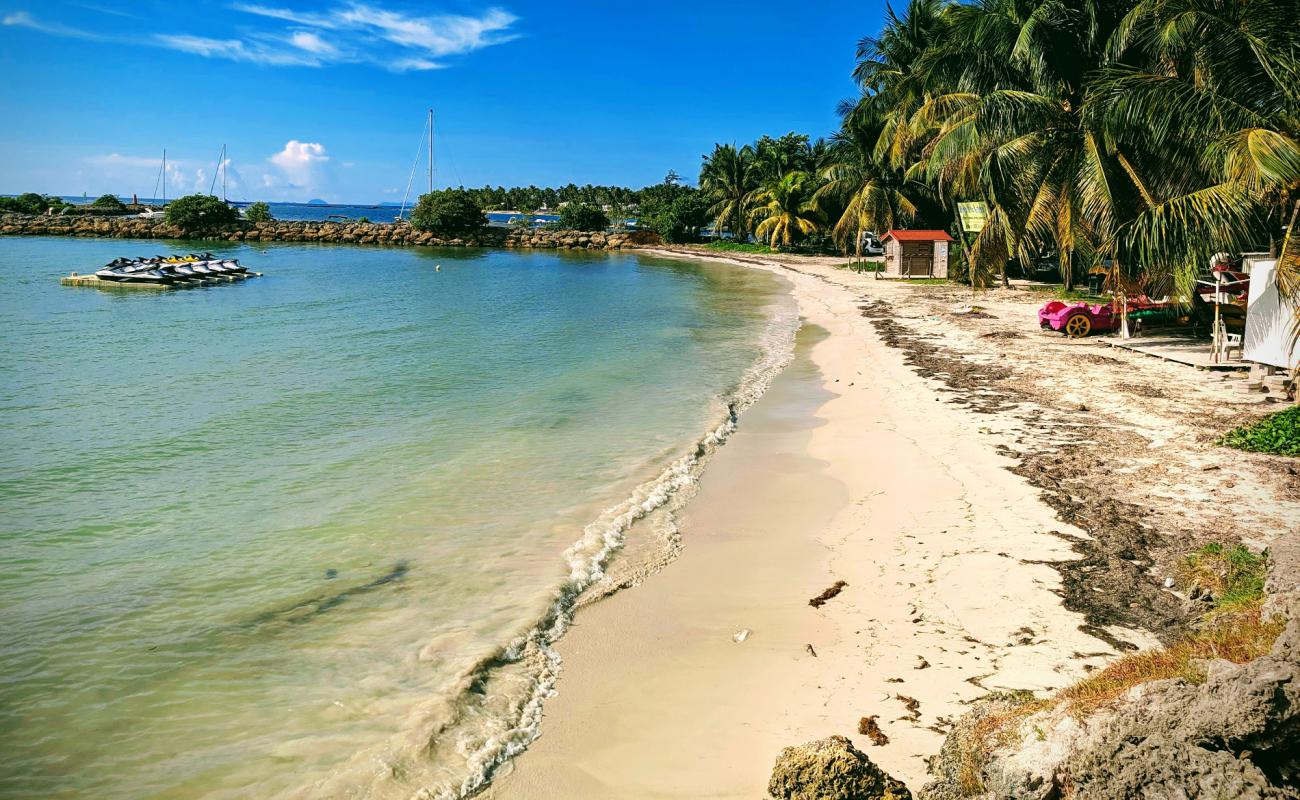 Photo de Plage les galbas avec sable beige de surface
