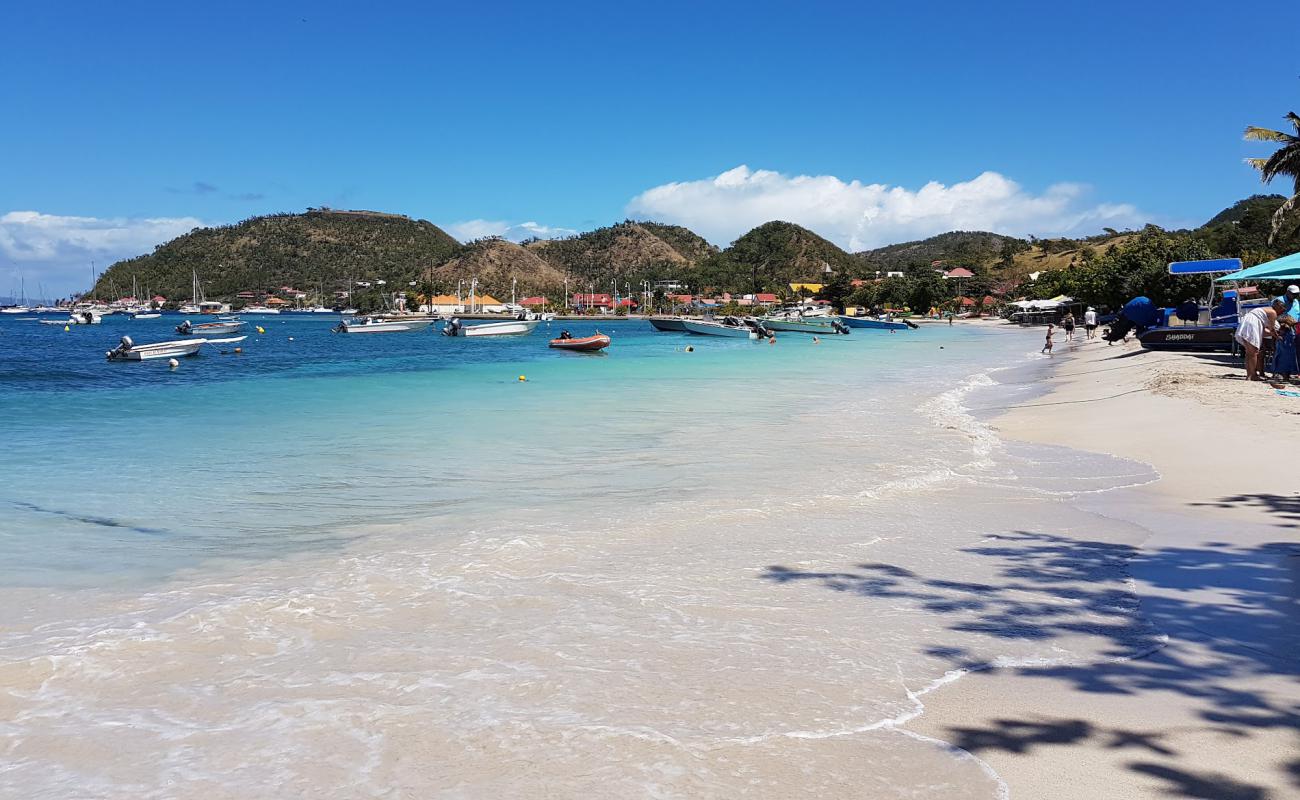 Photo de Anse du Fond Cure Beach avec sable lumineux de surface