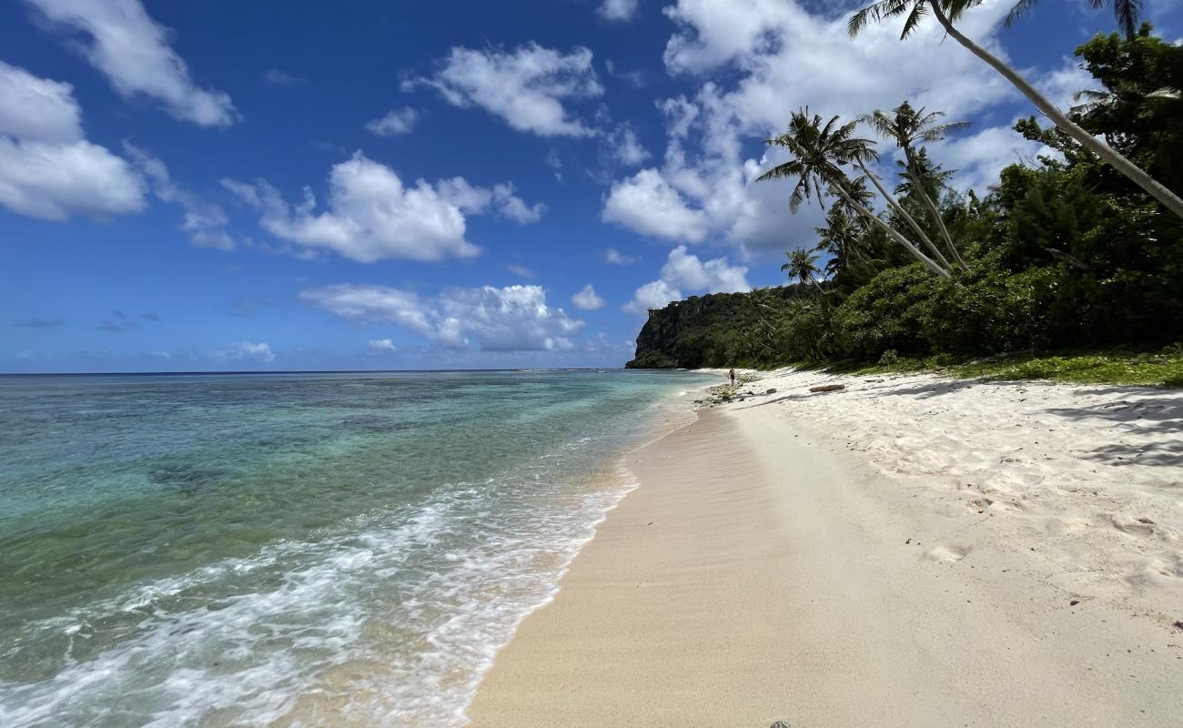 Photo de FaiFai Beach avec sable brillant et rochers de surface