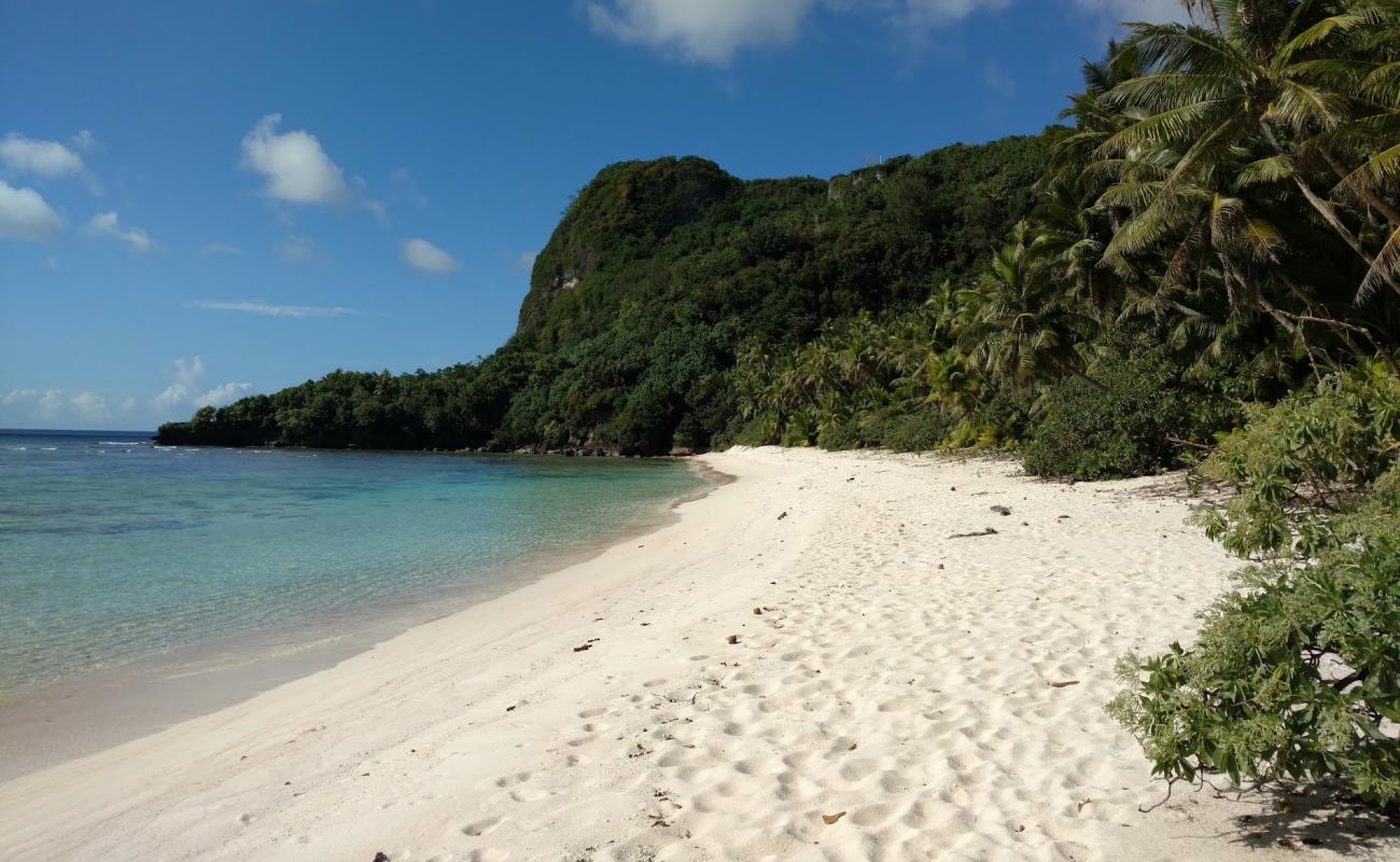 Photo de Haputo Beach avec sable beige & pierres de surface