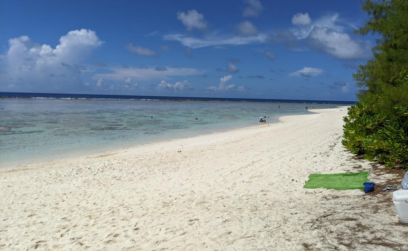 Photo de Ritidian Beach avec sable lumineux de surface