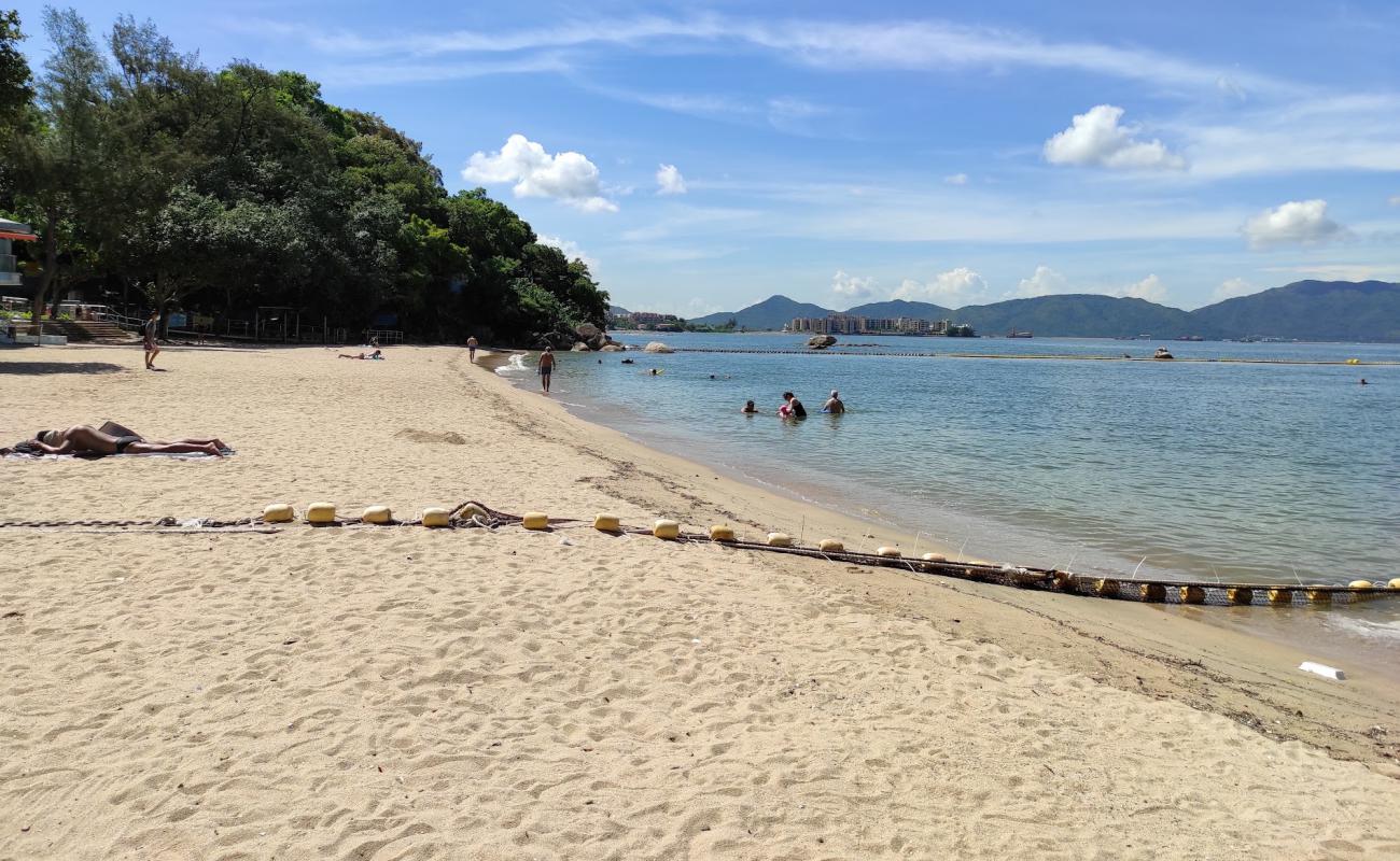 Photo de Kadoorie Beach avec sable lumineux de surface