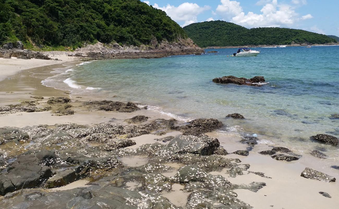 Photo de Campsite Bay avec sable beige de surface