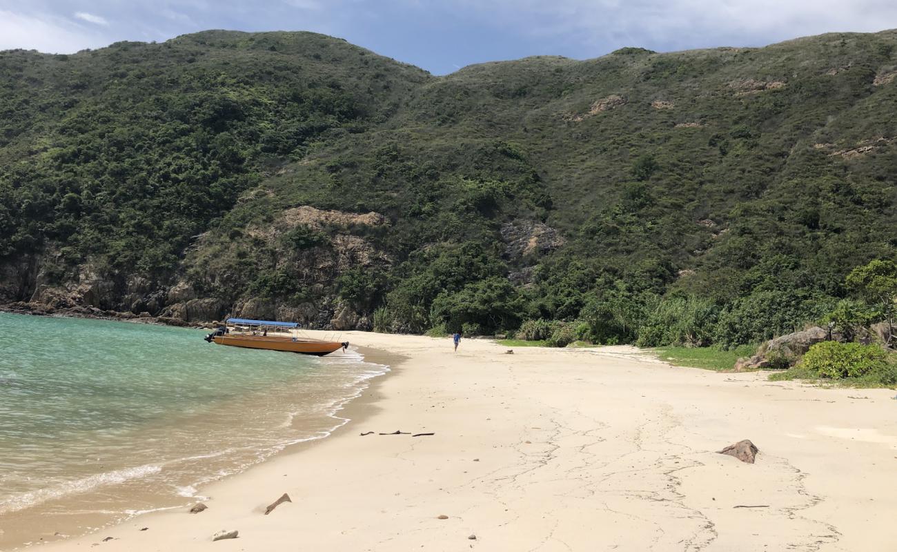 Photo de Kau Sai Wan avec sable beige de surface