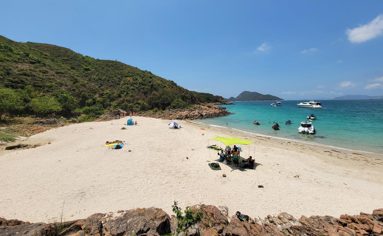 Photo de Bailawan Beach avec sable clair avec caillou de surface