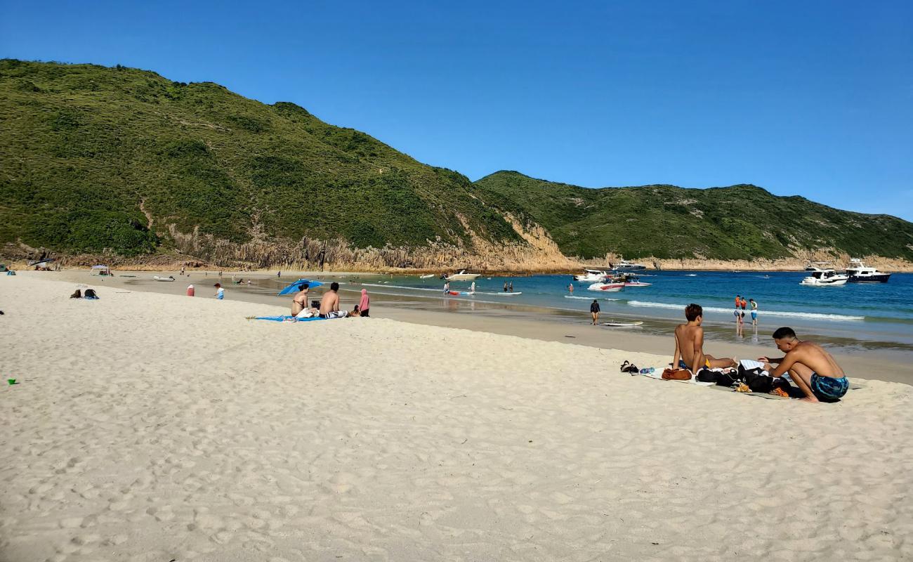 Photo de Long Ke Wan Beach avec sable beige de surface