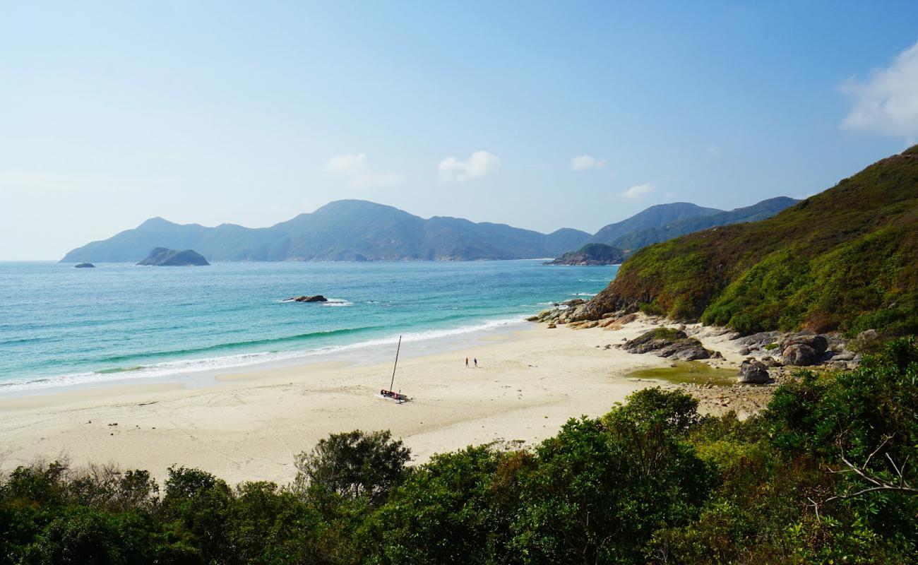 Photo de Tung Wan Beach avec sable lumineux de surface