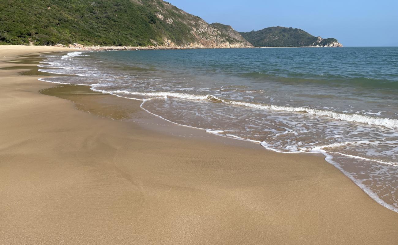 Photo de Fan Lau Beach avec sable beige de surface
