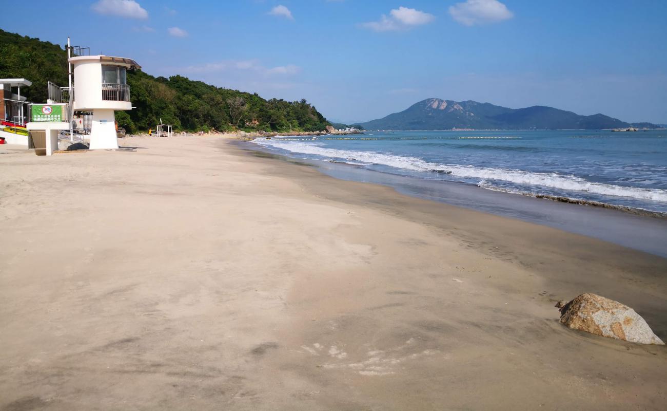 Photo de Tong Fuk Beach avec sable beige fin de surface