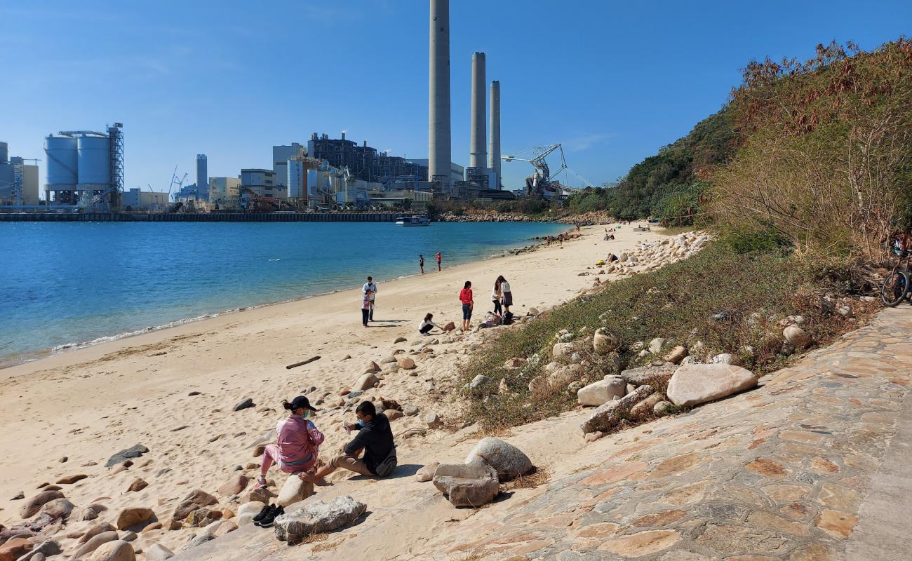 Photo de Lamma Power Station Beach avec sable lumineux de surface