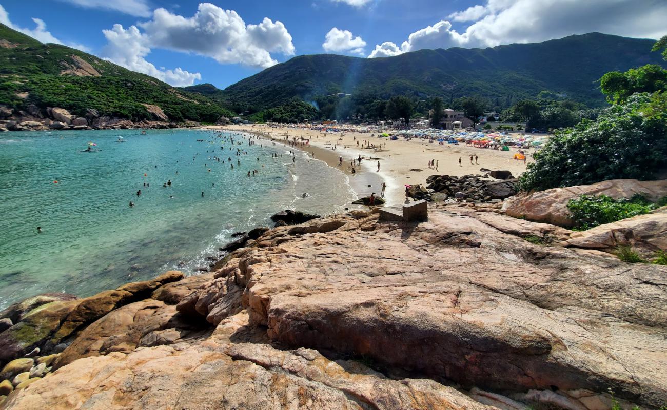 Photo de Shek O Beach avec sable beige de surface