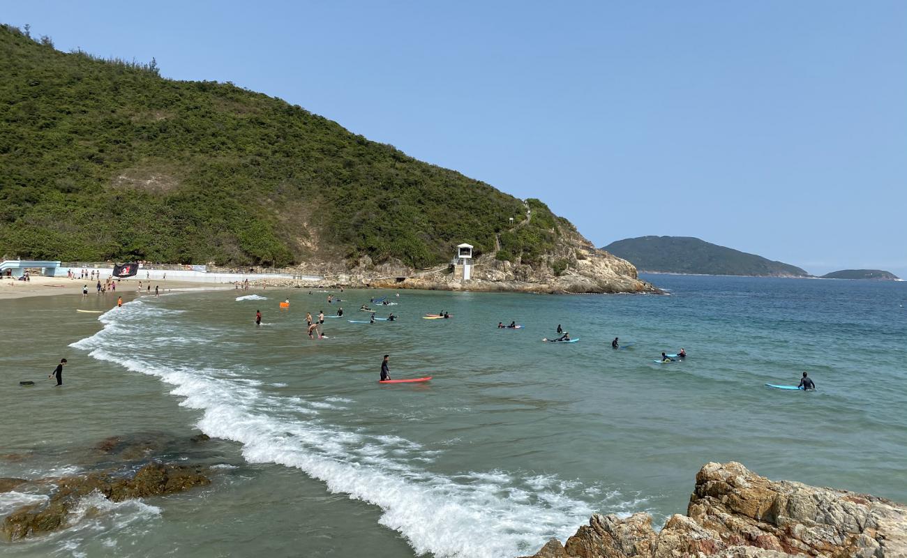Photo de Big Wave Bay Beach avec sable beige de surface