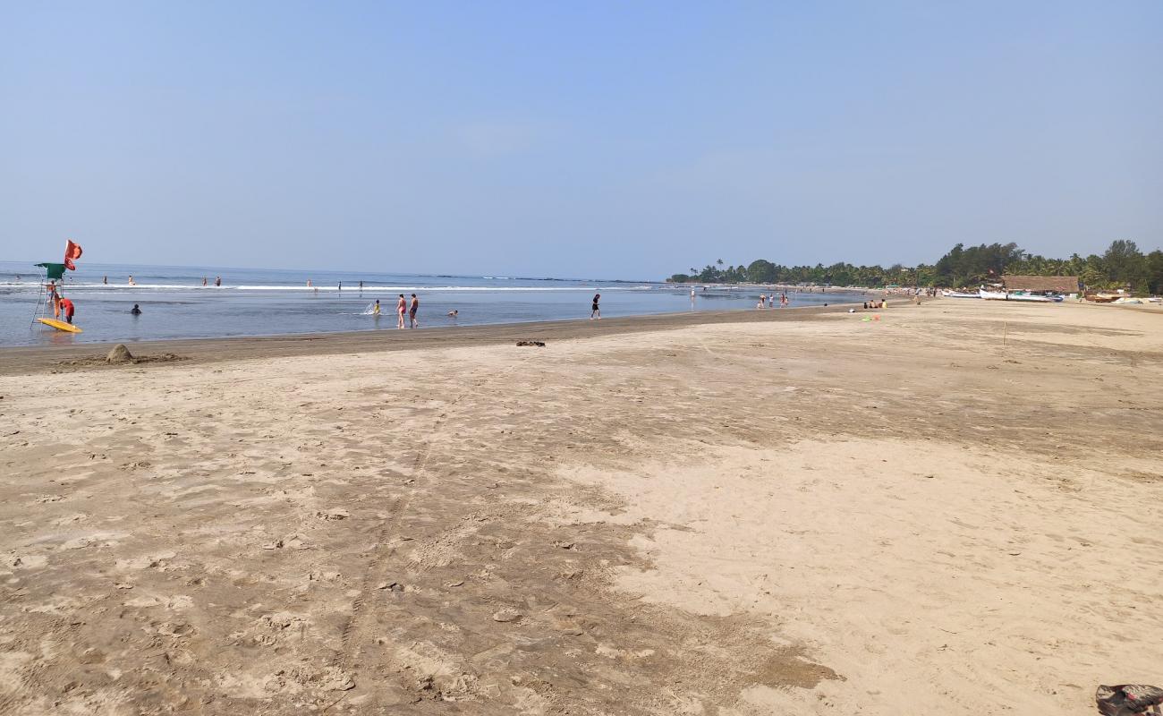 Photo de Morjhim Beach avec sable lumineux de surface