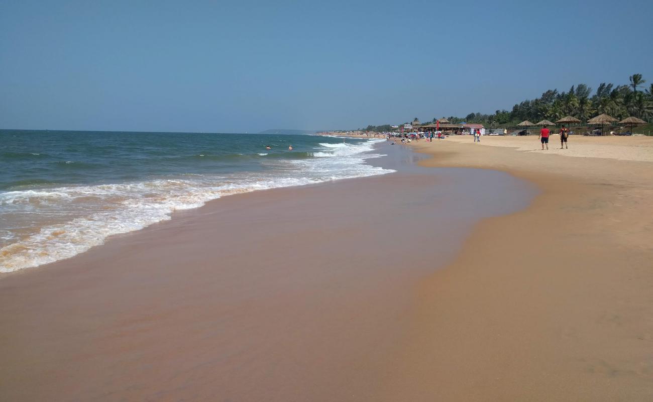 Photo de Sinquerim Beach avec sable lumineux de surface