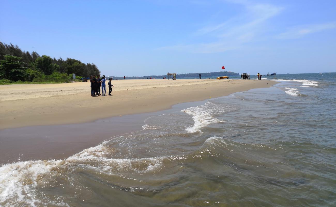 Photo de Miramar Beach avec sable lumineux de surface