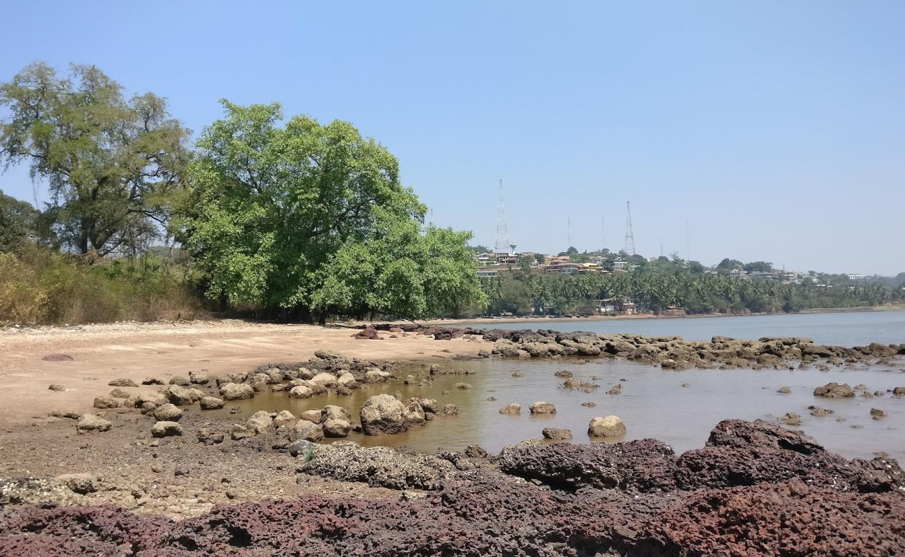 Photo de Cacra Beach avec sable beige de surface