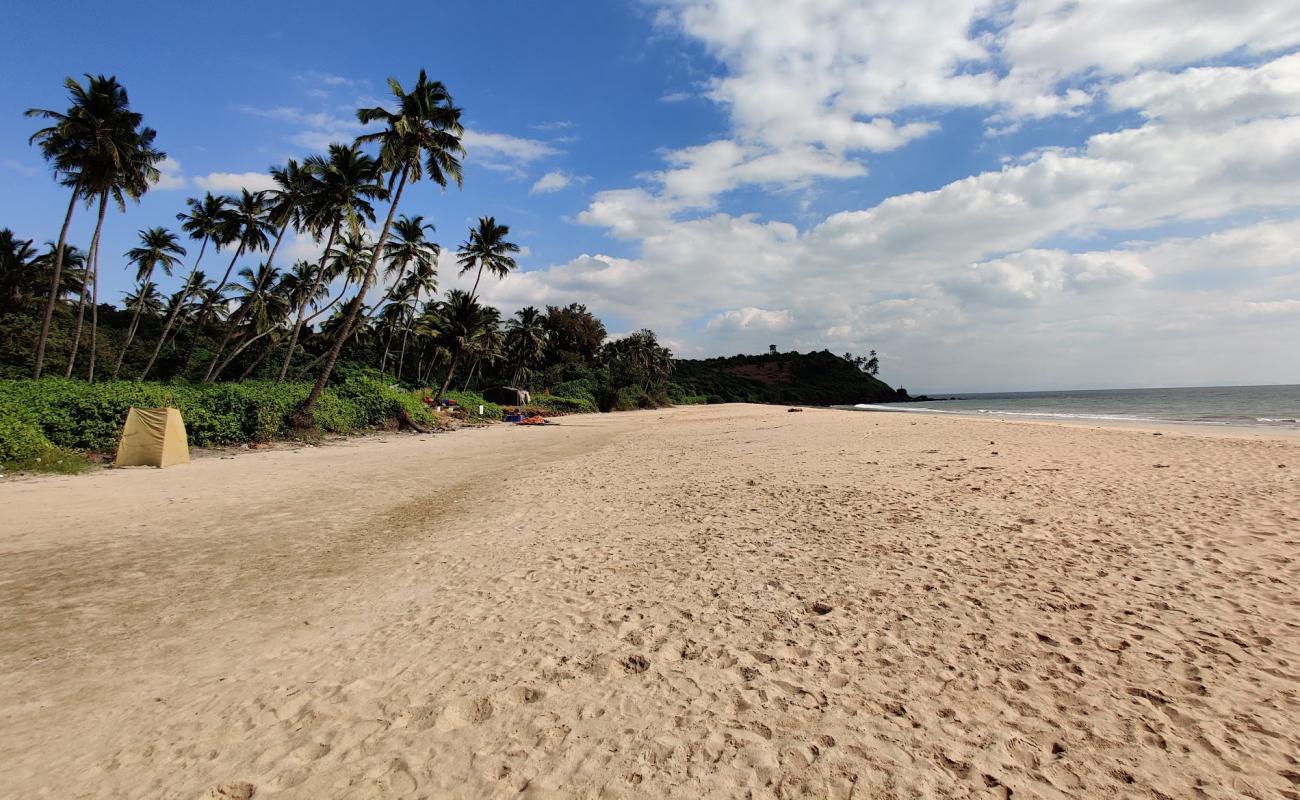 Photo de Hansa Beach avec sable beige de surface