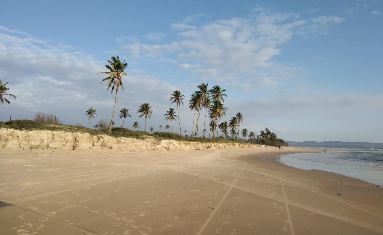 Photo de Carmona Beach avec sable beige de surface