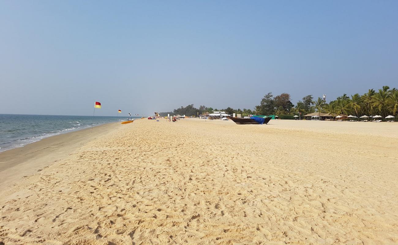 Photo de Mobor Beach avec sable beige de surface