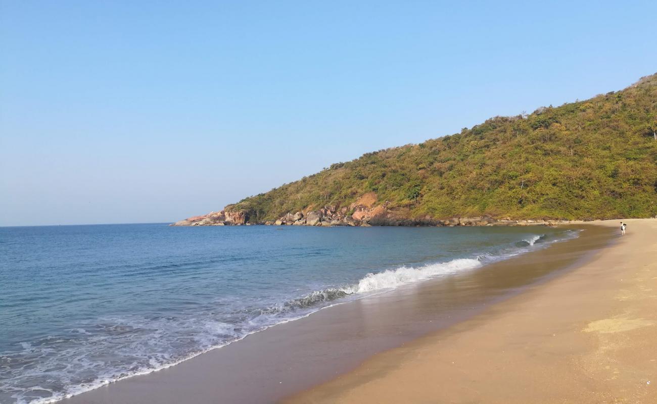 Photo de Balindra Deva Beach avec sable beige de surface