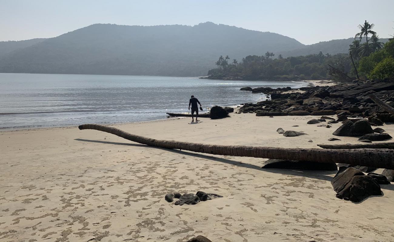 Photo de Lord Mahaveera Beach avec sable lumineux de surface